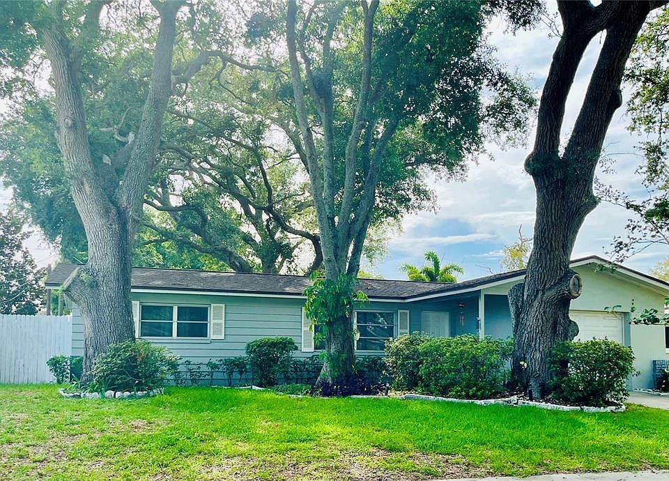 1st image of 528 E Lake Dr