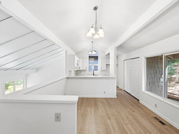 4th image of 7048 Glacier Dr