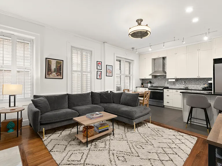 210 W 20th St #3RW — Photo 1