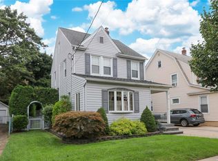 47 Geranium Ave, Mineola, NY 11501