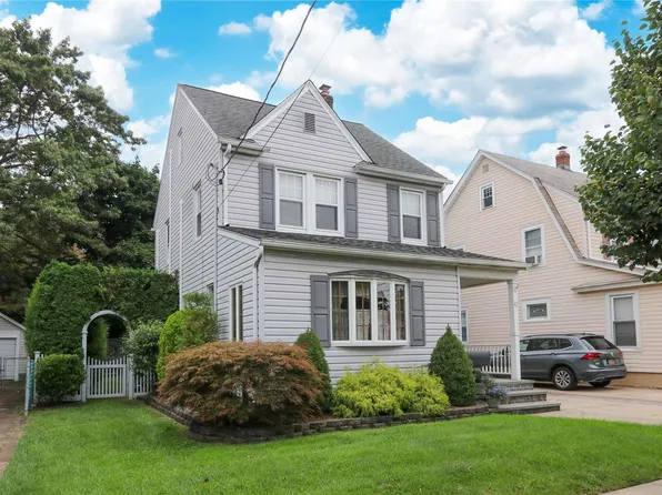 47 Geranium Avenue, Mineola, NY 11501