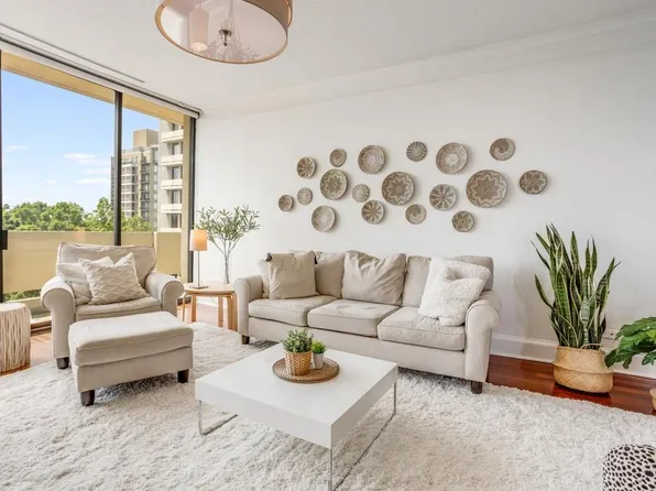 2575 Peachtree Rd NE APT 14F, Atlanta, GA 30305