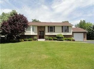 8703 Park Dr, Hamburg, NY 14075