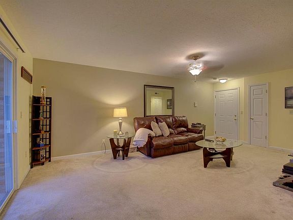3rd image of 4480 Mayhew Ave #14