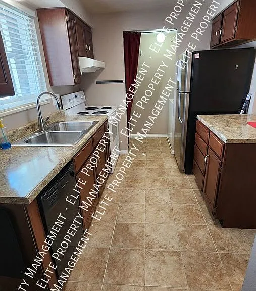 4310 S Newton Ct — Photo 4