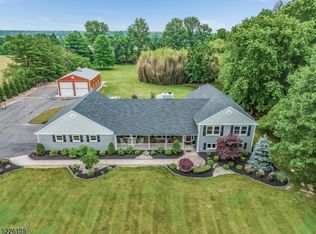 111 Locust Grove Rd, Pittstown, NJ 08867