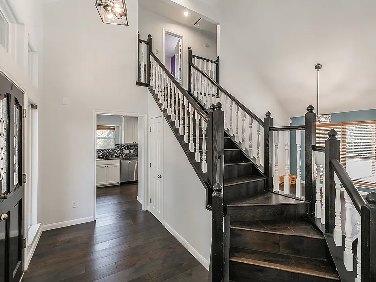 2 Edgemere Ct — Photo 3