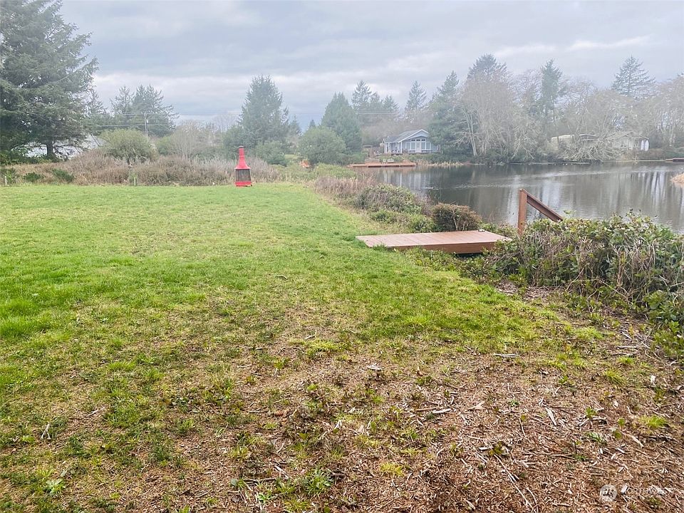 1st image of 735 Swan Court SE