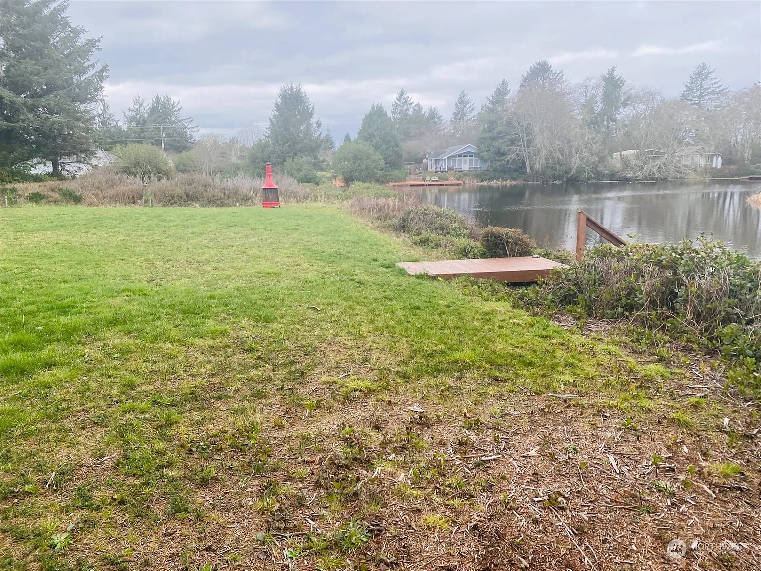 735 Swan Court SE photo 1