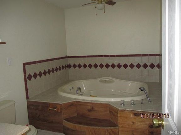 4th image of 805 Benton St