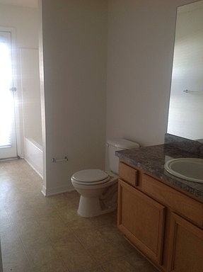 5th image of 416 Taylorville St