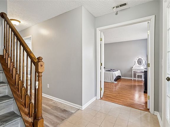 4th image of 16087 Primrose Cir
