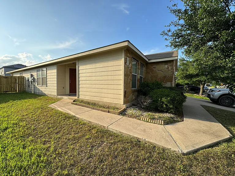 5704 Capricorn Loop — Photo 2