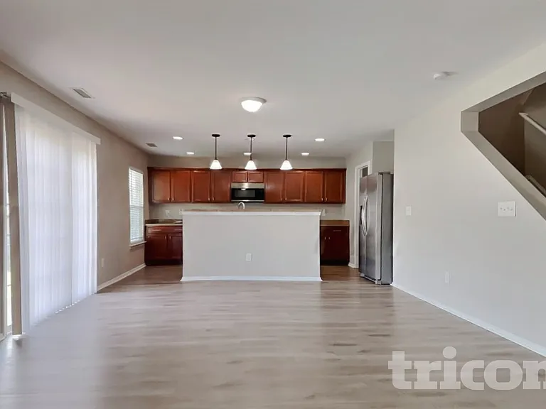 514 Kerriann Ln — Photo 5