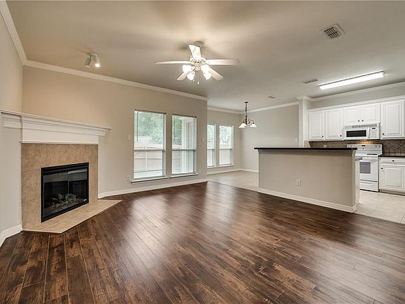 4th image of 4004 Willowrun Ln