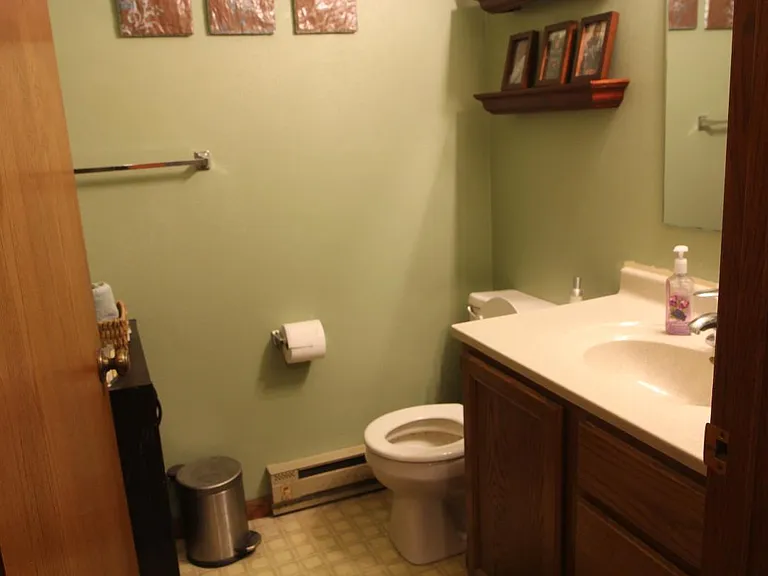 884 Hemlock Dr — Photo 9