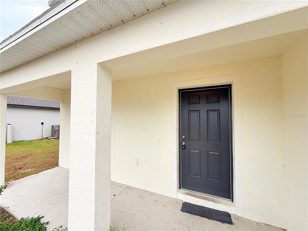 3 bed, 2.5 bath, 2040 sqft, $2,150 — Photo 3