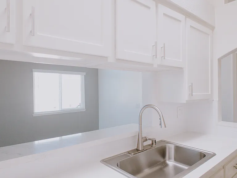Meridian Apartments — Photo 23