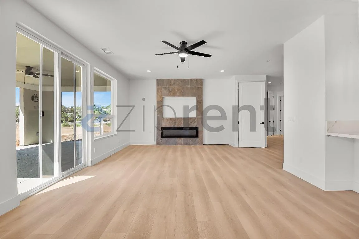 3 bed, 2700 sqft, $5,000 — Photo 2