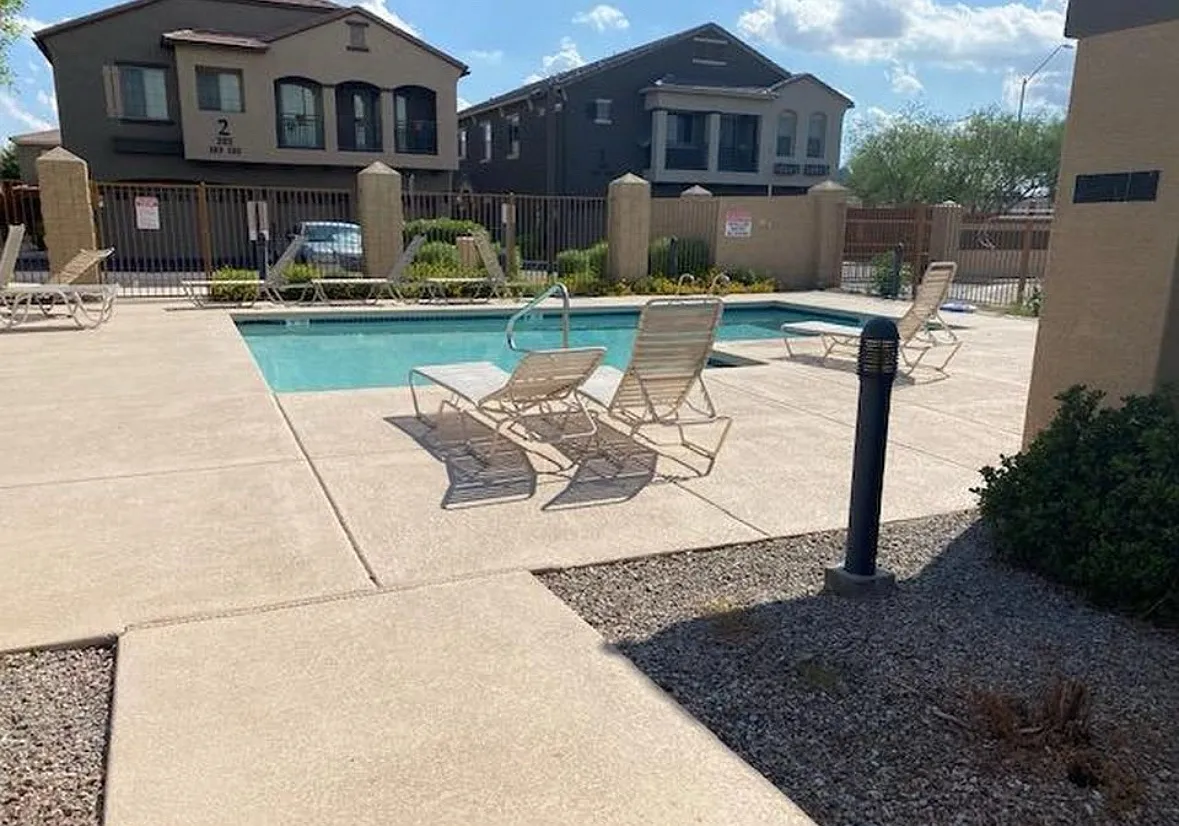 3 bed, 2.5 bath, 1439 sqft, $2,225 — Photo 3