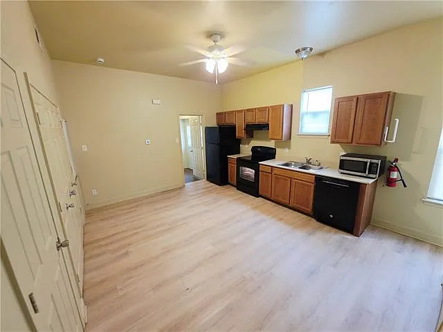 421 S Lopez St #B — Photo 3