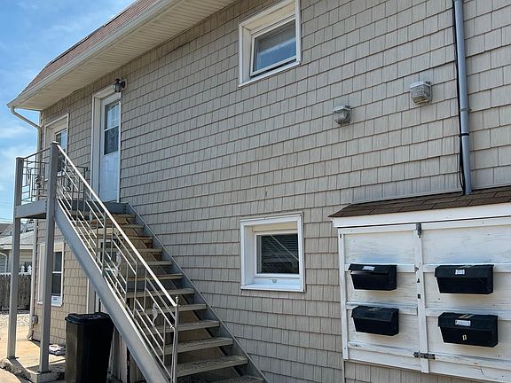 2nd image of 25 4th Ave APT 3
