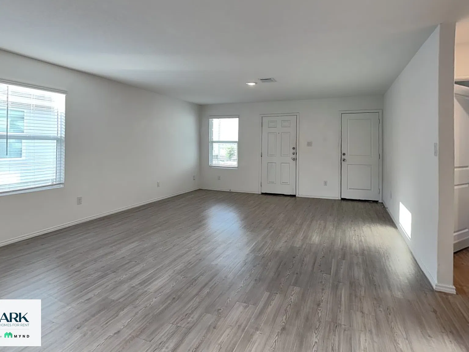 3 bed, 2.0 bath, 1266 sqft, $1,465 — Photo 2