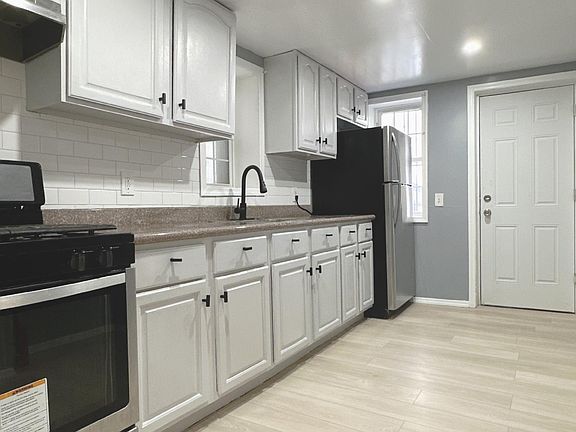 3rd image of 430 Bronx Park Ave APT 1