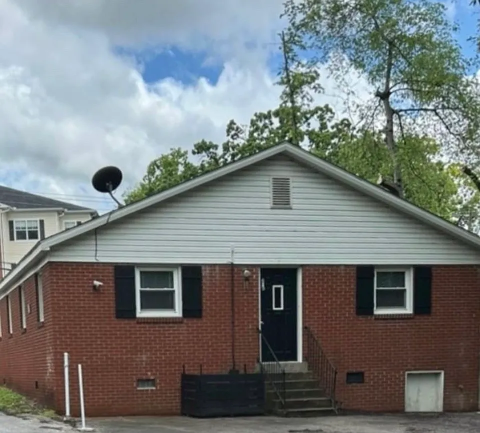 3 bed, 1500 sqft, $1,050 — Photo 1