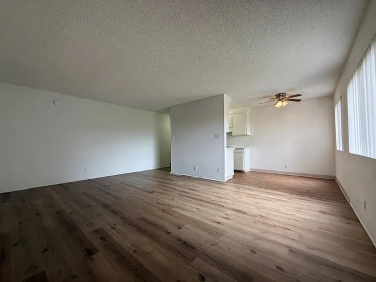 Marquis Apartments — Photo 17