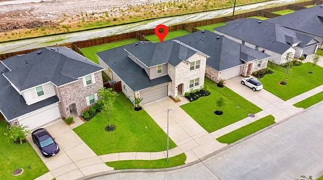 17942 Sommerset Falls Ln — Photo 17