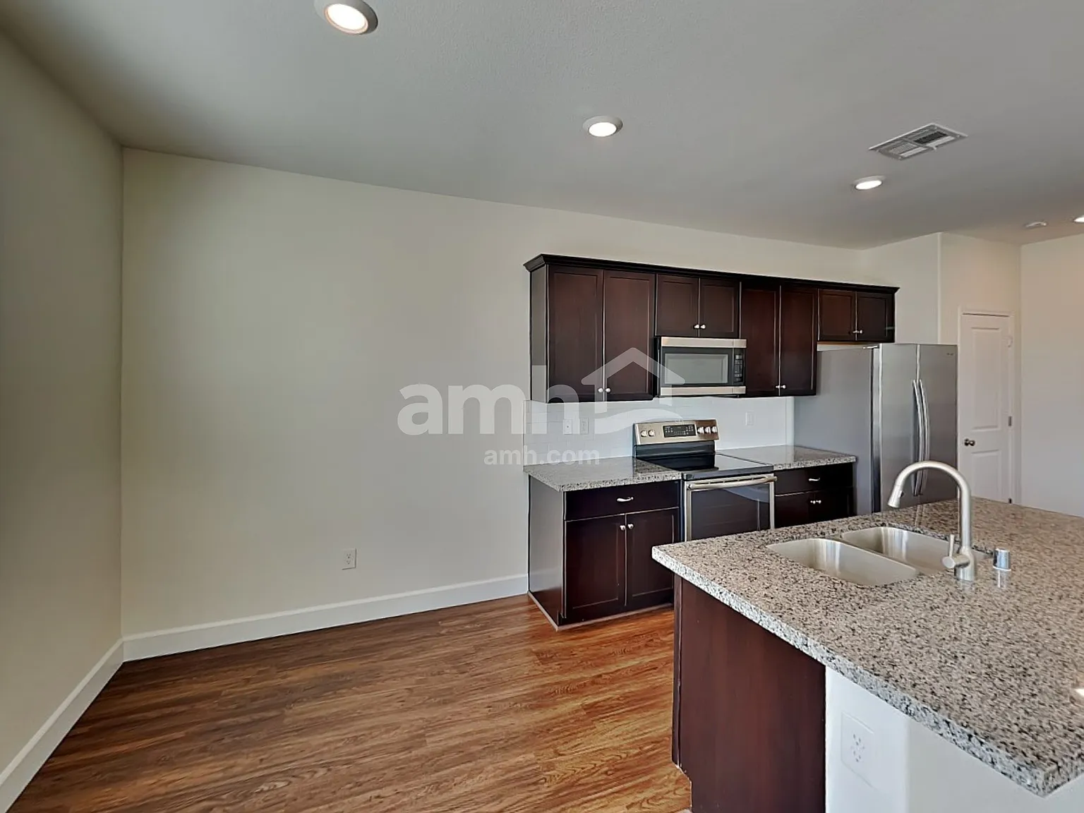 4 bed, 3.0 bath, 2213 sqft, $2,495 — Photo 4