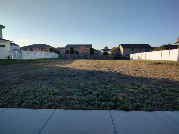 4795 Woodhaven Dr S, Fargo, ND 58104