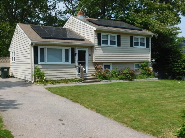 18 Holmes St, Westerly, RI 02891