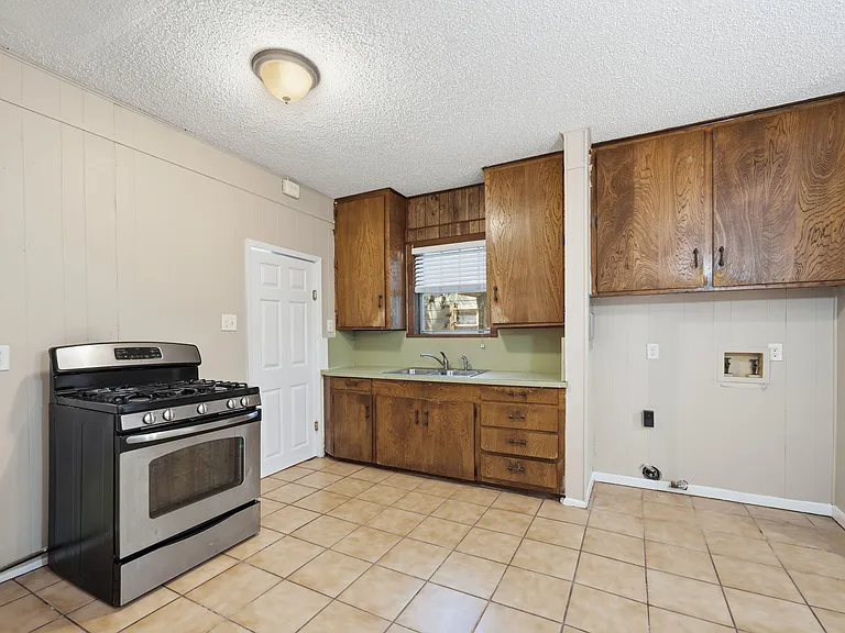 543 Avant Ave — Photo 18