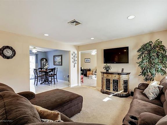4th image of 431 S Lake Ct