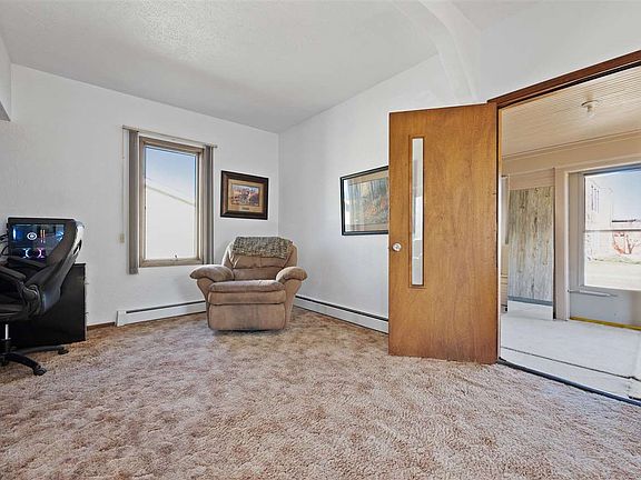 4th image of 396 E Hilton St
