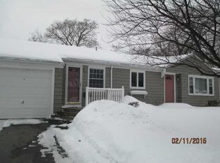 209 Lawnacre Dr, Cranston, RI 02920