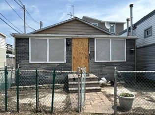 802 Lanark Rd, Broad Channel, NY 11693