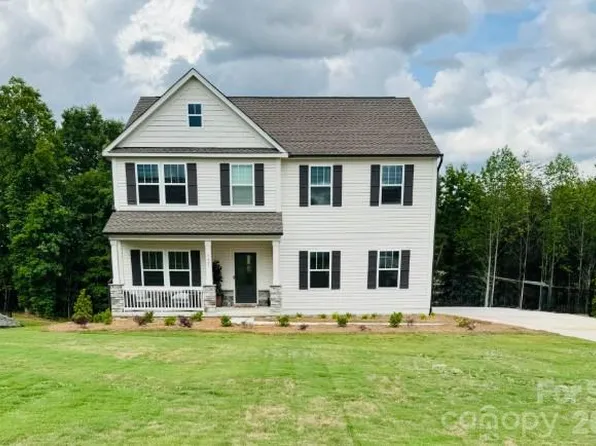 121 Tangle River Dr, Statesville, NC 28677