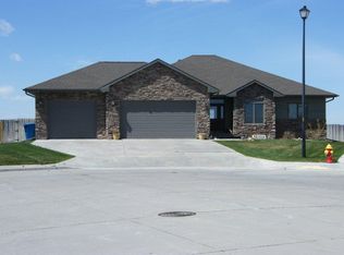 1004 E 65th Street Pl, Kearney, NE 68847
