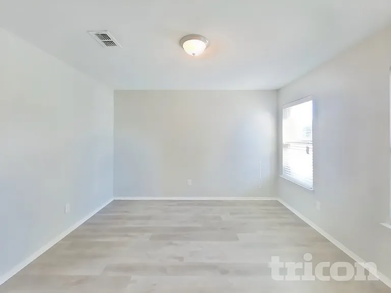 528 Shell St — Photo 5