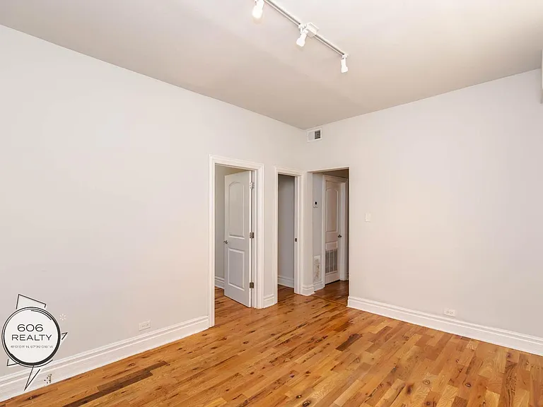 Beautiful spacious apartment in Humboldt Park! — Photo 2