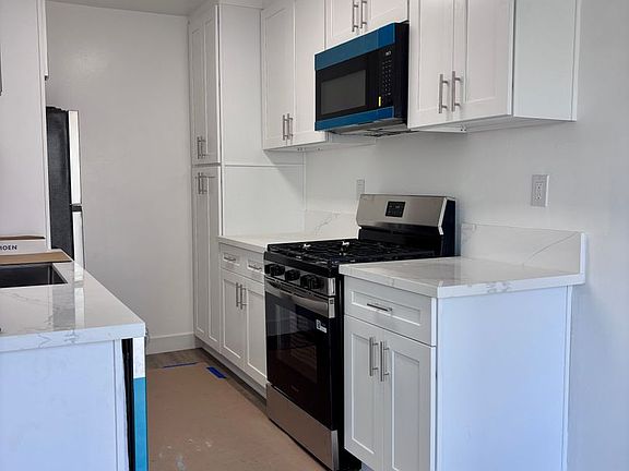 3rd image of 125 S Croft Ave APT 7