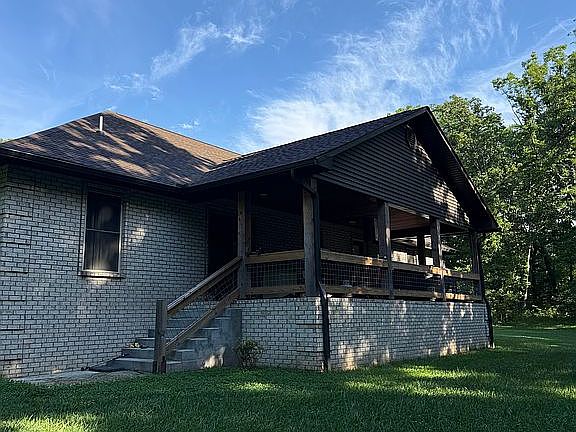 4th image of 1029 Golf Club Ln