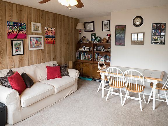 4th image of 8 Wintergreen Ct