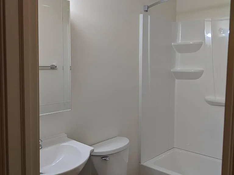 100 Everhard - Short-term rentals available — Photo 7