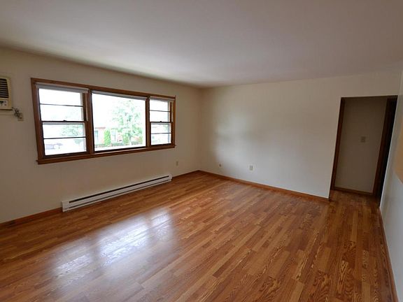 2nd image of 109 S Joliet St APT 5