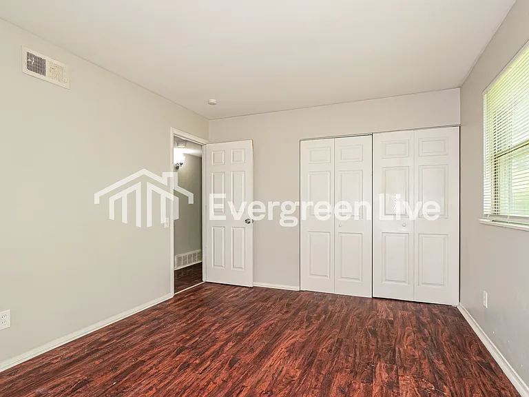 2667 Garham Dr — Photo 8