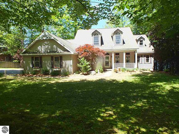 2nd image of 19218 Wildwood Dr